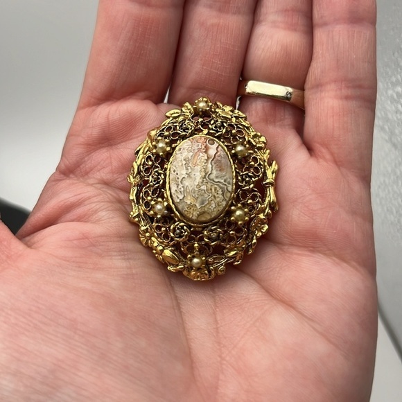 Vintage gold tone earth tone swirl center delicate filigree domed brooch pearls - Picture 10 of 14